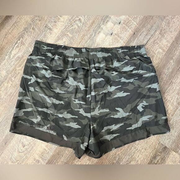 Athleta Printed Mesh Racer Run Mid Rise 4 Short- Size 2X - Picture 2 of 7